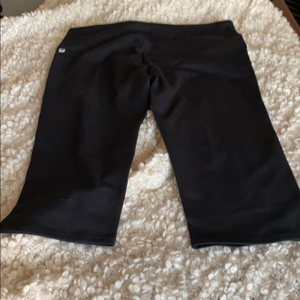 Fabletics NWT Compression Capri Leggings Size L